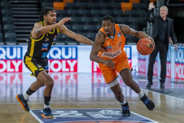 [天下足球]利物浦险胜南安普敦 坐稳积分榜榜首.