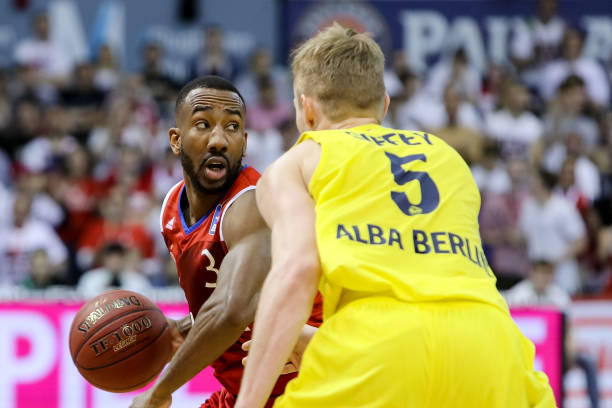 牵制对方中 牵制对方中